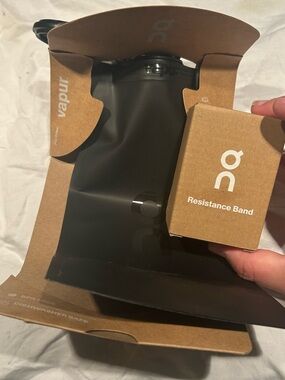 On Running Resistance Band & Vapur Adventure Wattle Bottle